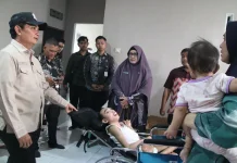 Fari Bersyukur, Zikri Dapat Bantuan Kursi Roda Khusus