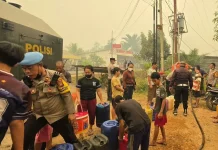 Krisis Air, Water Cannon Polres Kubu Raya Angkut 6 Ton untuk Warga