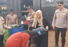 Polres Kubu Raya Salurkan Bantuan 6.000 Liter Air Minum ke Warga Parit Haji Muksin II