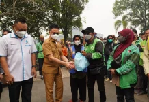 Dewi Senang Terima Bantuan Insan Maritim Peduli