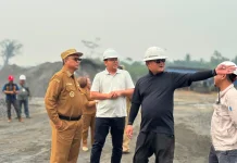 Bupati Bengkayang Tinjau Pembangunan PLTMH dan Jembatan Riam Pangar