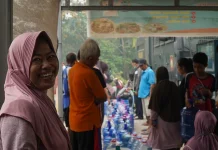 Kemarau Panjang, Warga Wonodadi II Antre Air Bersih