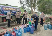 Polres Bersama Serdik Sespimmen Salurkan 22.000 Liter Air Bersih di Dua Desa