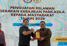 Franciscus Sibarani Serahkan 20.000 Masker dan 150 Tabung Oksigen ke Kubu Raya