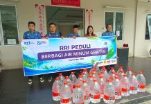 Akui Kekurangan Air, Panti Kasih Bapa Terima Air Bersih Gratis dari RRI