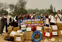 Relawan Nonstop Salurkan Bantuan Padamkan Karhutla Kayong Utara