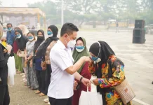 Kulminasi Peduli, Pemkot Pontianak Bagikan 1.000 Paket Sembako dan Air Bersih