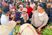 Warga Serbu Sembako dan Sayur Pasar Murah Car Free Day
