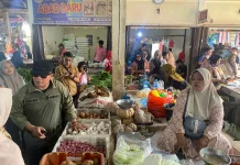 Blusukan ke Pasar Kuala Dua, Sujiwo Tampung Keluhan Warga