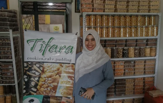 Dari Resep Ibu ke Usaha Kue Kering, Perjalanan Titin Sumarni Membangun Tifaraku
