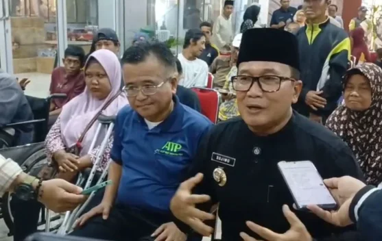 Pemkab Kubu Raya Salurkan Paket Sembako untuk Difabel