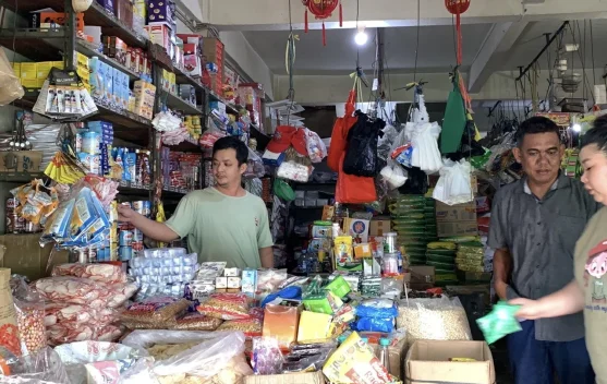 Harga Plastik Berangsur Turun, Pedagang Pasar Optimis Harga Plastik Normal