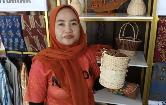 Dekranasda Kubu Raya Fokus Kembangkan Anyaman Akar Keladi Air dan Pelepah Pinang