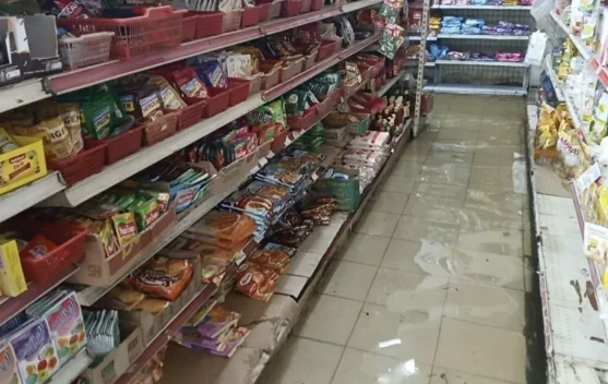 Banjir Masuk ke Toko, Pemilik: Operasional Terganggu, Toko tetap Buka