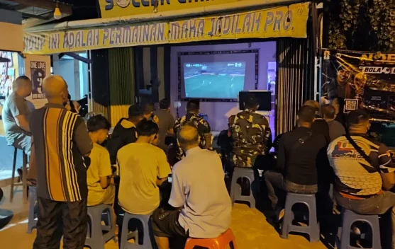Nobar Piala Dunia Pererat Kedekatan TNI dan Warga