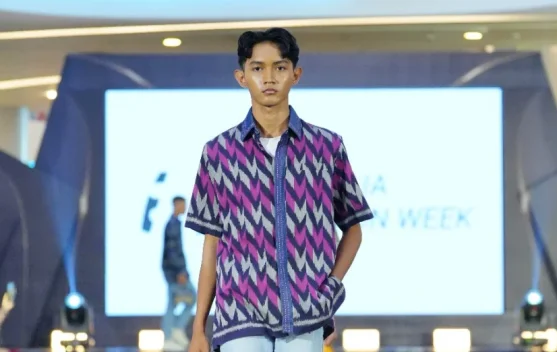 Tren Memakai Kain Corak Insang di Kalangan Gen Z: Wastra Lokal Jadi Identitas Urban
