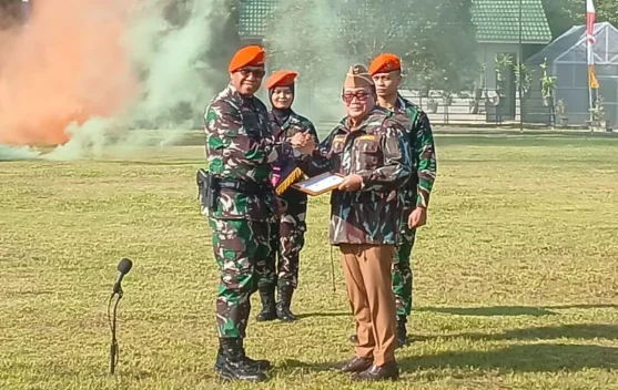 Bupati Sujiwo Terima Warga Kehormatan Kopasgat, Perkuat Semangat Pengabdian
