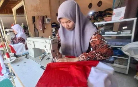 Ekspidisi Merah Putih Rumah JurnalisxMyPertamina, Sarah Bangga Jahit 1.000 Bender