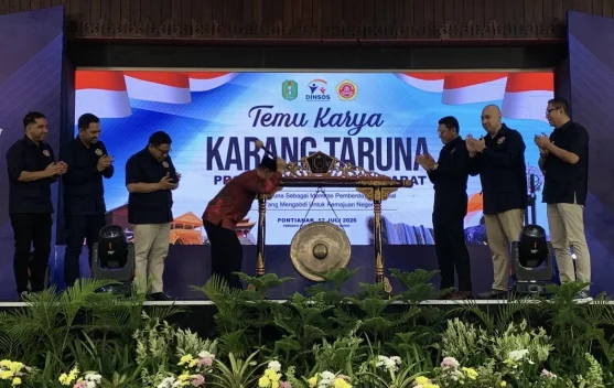 Karang Taruna Kalbar Terima Perahu Karet untuk Aksi Kebencanaan