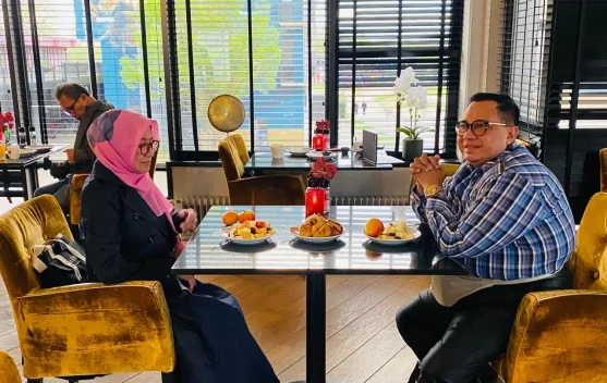 Bonjour, Au Revoir, Ibukota Belanja Dunia