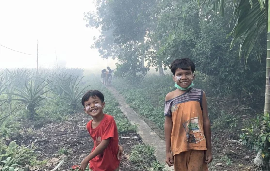 Kebakaran Lahan Parit Cahaya Baru Kota Pontianak Sudah Dekati Permukiman Warga