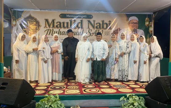 Owner Ayam Lumion dan Duta Anti Narkoba Gelar Maulid, Santuni 100 Yatim