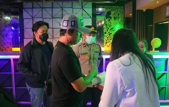 Polres Sintang Tes Urine Pengunjung Tempat Hiburan Malam