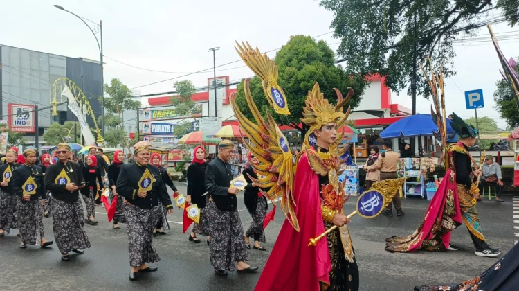 Ribuan Warga Meriahkan Kirab Pusaka HUT Banyumas ke-455