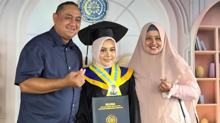 Wisuda Bukan Sekadar Seremoni, tetapi Komitmen Berkontribusi