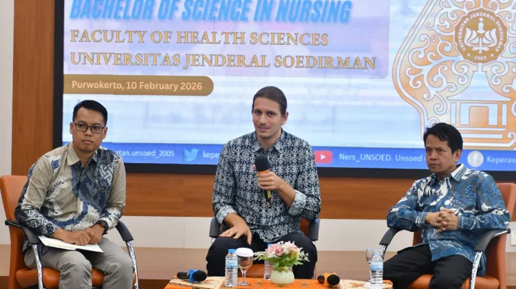 Unsoed Gelar Talkshow Karier Keperawatan Global