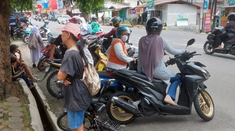 Jemput Anak Sekolah Jadi Momen Kebersamaan