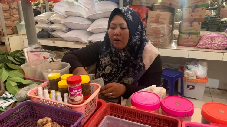 Penjual Bumbu Giling Prediksi Kenaikan Harga Selama Ramadan
