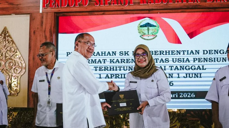Jelang Purnatugas, 176 ASN Banyumas Terima SK Pensiun
