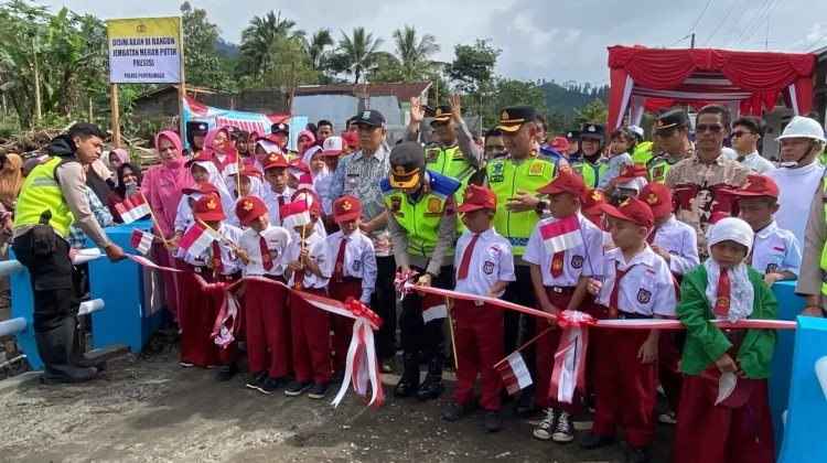 Peresmian Jembatan Merah Putih Presisi di Sangkanayu Purbalingga