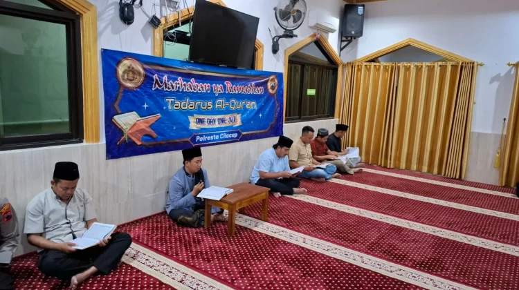 Tadarus dan Tarawih Perkuat Spiritualitas Polresta Cilacap