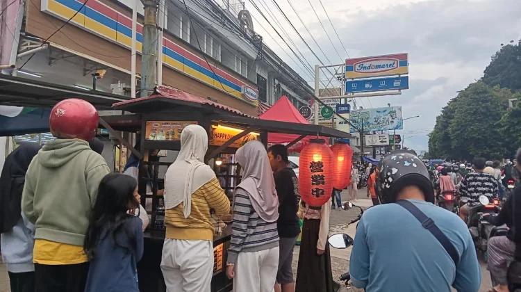 Puasa Perdana, Penjual Takjil Padati Kawasan Unsoed