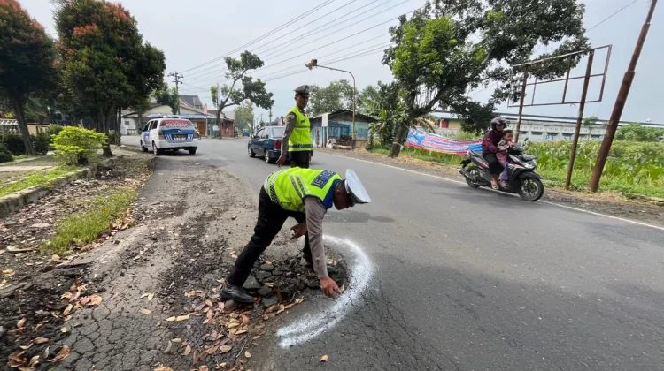 Polres Purbalingga Survei Jalur Mudik, Temukan Jalan Berlubang & Lampu Jalan Mati