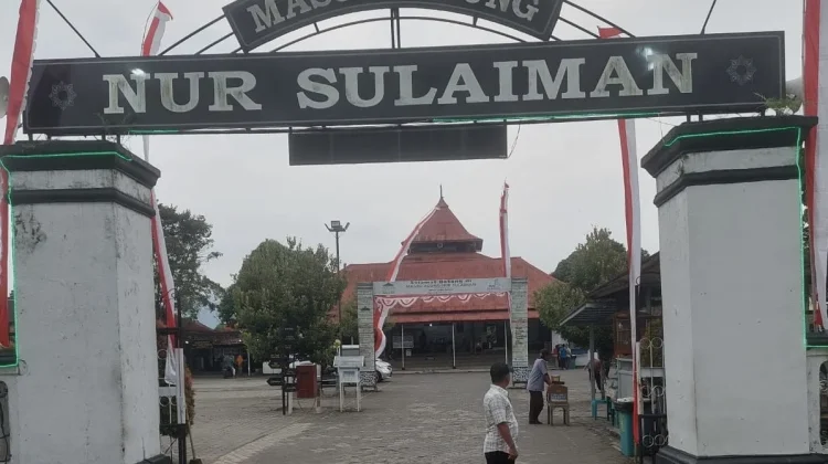 Masjid Agung Nur Sulaiman Sediakan Buka Puasa Gratis