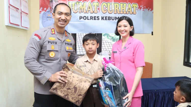 Polres Kebumen Salurkan Bantuan Alat Sekolah untuk Pelajar