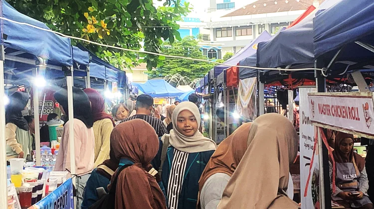 Pasar Ramadan UMP Dongkrak Omzet Pelaku UMKM