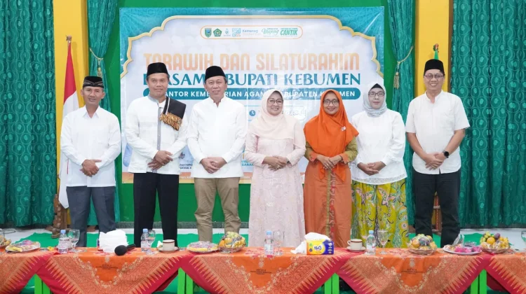 Awali Rangkaian Tarhim, Bupati Laksanakan Tarawih di Kemenag