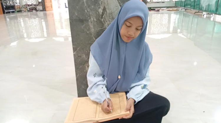Cerita Feli Nur, Santriwati Darunnajat yang Sabet Juara 1 Debat Bahasa Arab