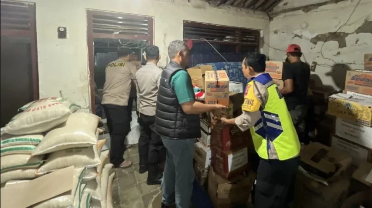 Polisi dan Relawan Monitoring serta Amankan Lokasi Tanah Bergerak di Lebaksiu