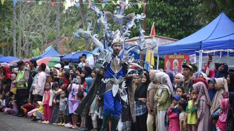 Bupati Kebumen Apresiasi Ambal Costume Carnival