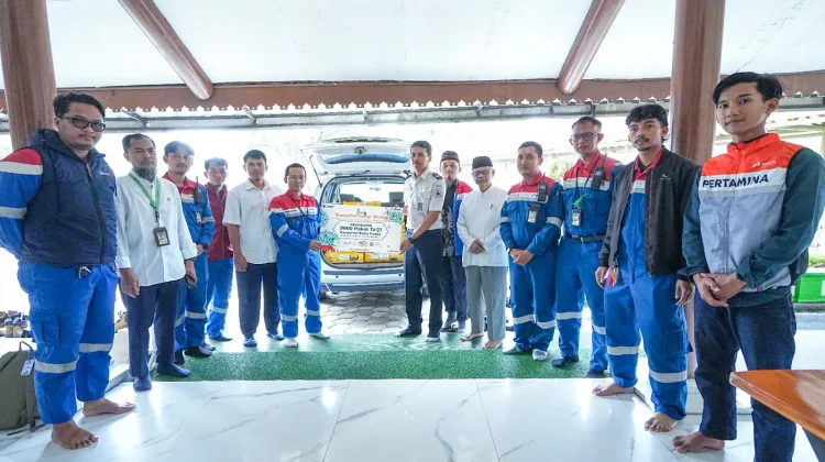 Perwira Kilang Cilacap Berbagi Kurma untuk Warga Binaan Lapas di Nusakambangan