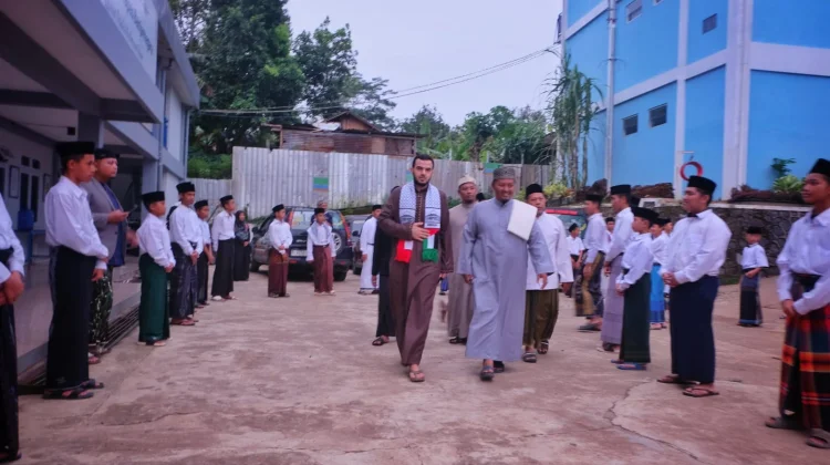 Santri Mumtaza Banjarnegara Sambut Syaikh Yasir dari Gaza