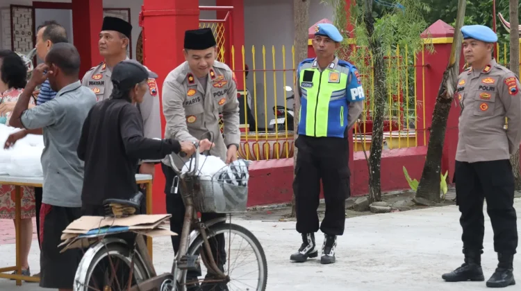 Ramadan Harmonis, Polres Kebumen dan Klenteng Berbagi Takjil