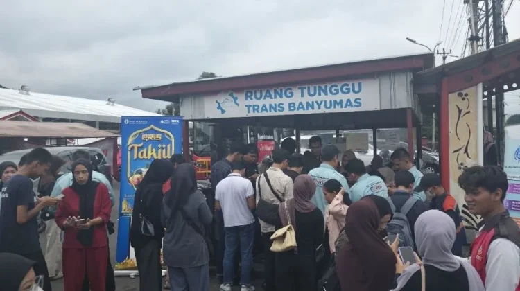 Trans Banyumas dan BI Purwokerto Gelar Program Takjil War di Halte Pasar Pon