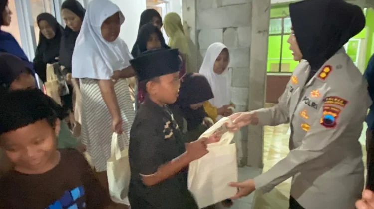 Polres Purbalingga Bagikan Takjil dan Makanan Buka Puasa di Pondok Pesantren