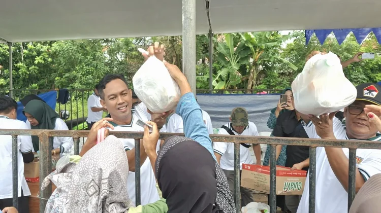 Pasar Murah Cilacap Diserbu Warga, Ribuan Paket Sembako Ludes Diburu
